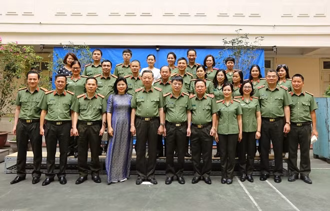 Minister To Lam and leaders and officers of the PSNews.