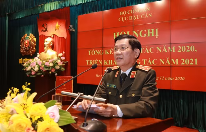 Deputy Minister Nguyen Van Son speaks at the event.