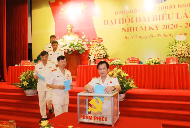 Delegates vote to choose members of the Party Executive Committee of the Department’s Party organization