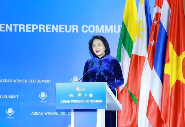 Vice President Dang Thi Ngoc Thinh delivers a speech at the ASEAN Women CEO Summit in Hanoi on November 9 (Photo: VNA) Vice President Dang Thi Ngoc Thinh delivers a speech at the ASEAN Women CEO Summit in Hanoi on November 9 (Photo: VNA)