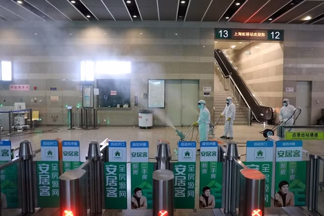 Workers in protective suits disinfect the Shanghai Hongqiao Railway Station, following the outbreak of a new coronavirus, during Chinese Lunar New Year holiday in Shanghai, China January 27, 2020. Picture taken January 27, 2020. cnsphoto via REUTERS. ATTENTION EDITORS - THIS IMAGE WAS PROVIDED BY A THIRD PARTY. CHINA OUT.