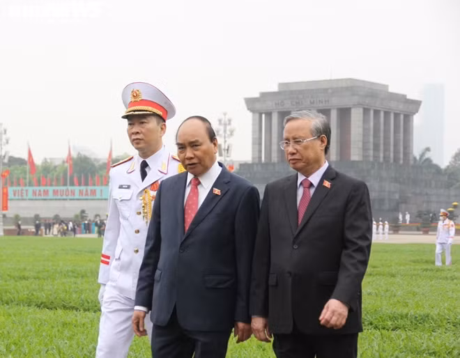 Incumbent Prime Minister Nguyen Xuan Phuc and former permanent member of the Party Secretariat are among those delegates. Phuc has been introduced to run for the State President of Vietnam.
