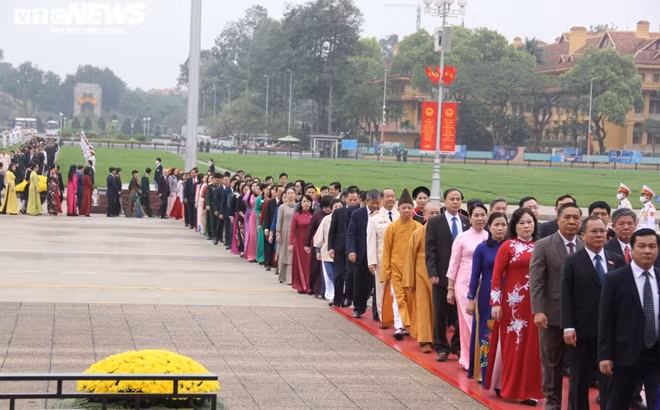 They will also dismiss the incumbent PM and elect the new one on April 5 who will be sworn in shortly afterwards.