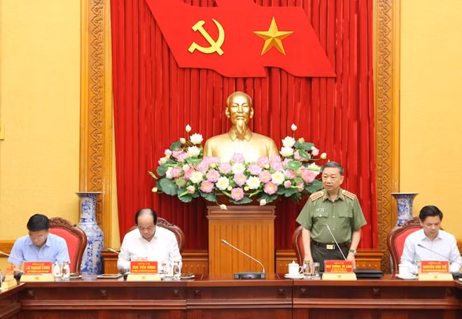 Minister To Lam speaks at the meeting. Minister To Lam speaks at the meeting.