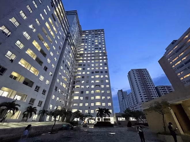 The field hospital has been renovated from a high apartment building in Thu Duc city.