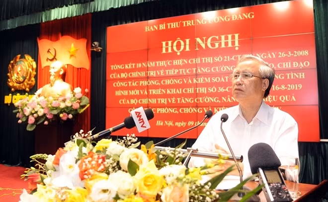 Mr. Tran Quoc Vuong, Politburo Member and Permanent Member of the Secretariat, speaks at the event.