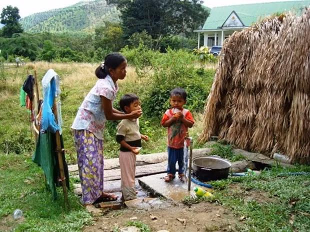 Villagers in Dam Rong district’s Ro Men commune can now access clean water. Life in the Mong ethnic minority village in the Central Highlands province of Lam Dong has changed a lot thanks to a concerted communal effort that commenced over a dozen years ago. (Photo: tintaynguyen.com)