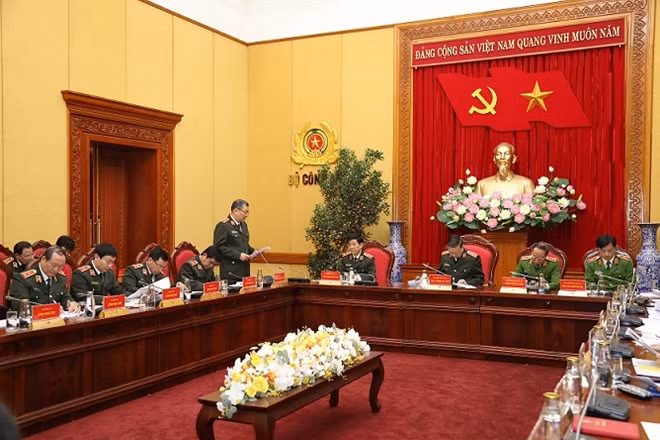 Major General To An Xo, Chief of the MPS’s Ministerial Office delivers a report on the task performance of the Public Security Forces in January 2020.