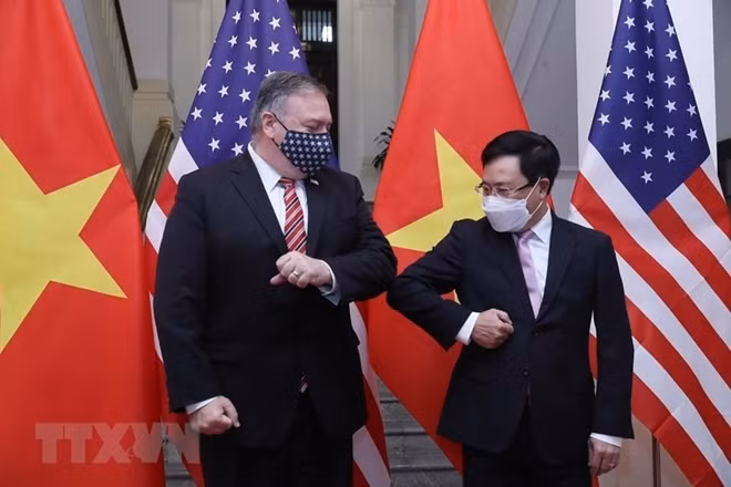 Deputy Prime Minister and Foreign Minister Pham Binh Minh and US Secretary of States Michael Pompeo (Photo: VNA)