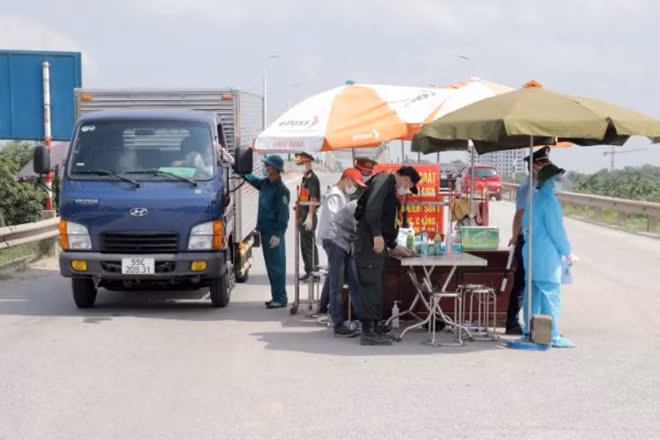 A checkpoint in Yen Phong district, Bac Ninh. A checkpoint in Yen Phong district, Bac Ninh.