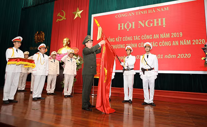 The Internal Security Office under the Provincial Police Department of Ha Nam receives the Fatherland Defense Order, third class. The Internal Security Office under the Provincial Police Department of Ha Nam receives the Fatherland Defense Order, third class.