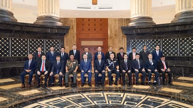 The two ministers and other high-ranking delegates.