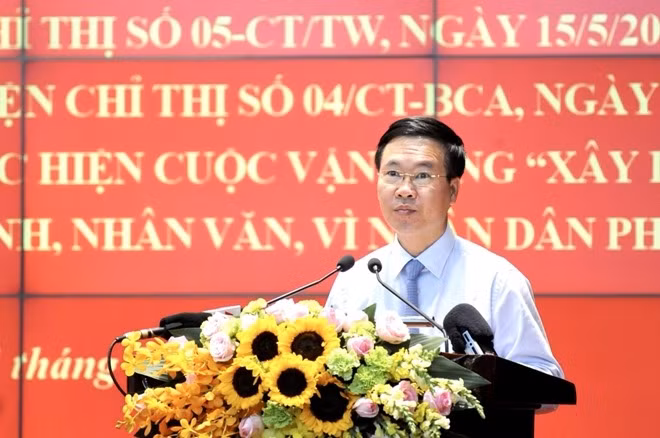 Mr. Vo Van Thuong speaks at the event.