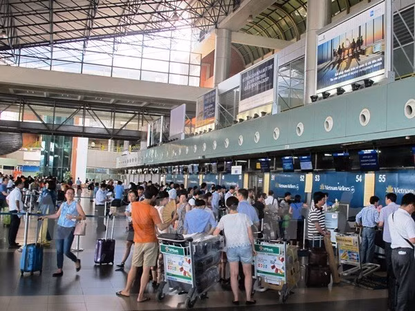 The total number of passengers served at airports could be higher if obstacles in the management of flight zones, land, and legal provisions in investment could be addressed. The total number of passengers served at airports could be higher if obstacles in the management of flight zones, land, and legal provisions in investment could be addressed.