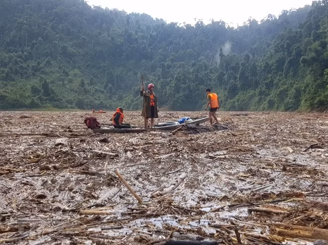 Rescuers conduct searches on an area of over 200 hectares of the Leng river and the reservoir of the Tranh 2 river