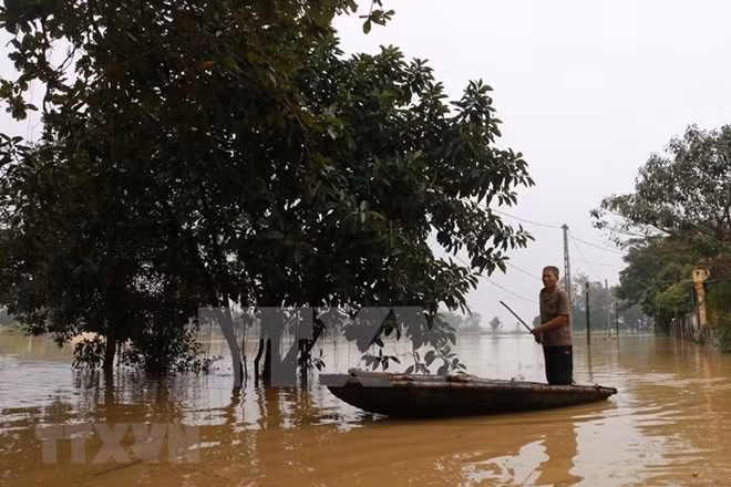 Rising water all the way makes it hard for people’s travel