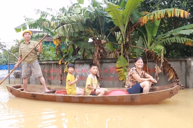 Rising water all the way makes it hard for people’s travel