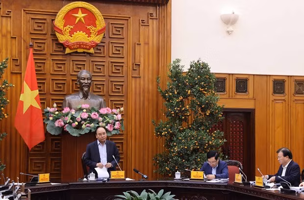Prime Minister Nguyen Xuan Phuc (standing) addresses the meeting (Photo: VNA) Prime Minister Nguyen Xuan Phuc (standing) addresses the meeting (Photo: VNA)