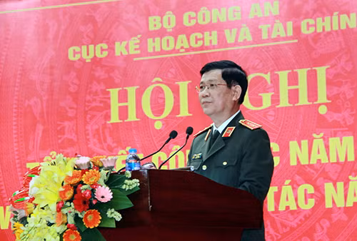 Deputy Minister Nguyen Van Son speaks at the event.