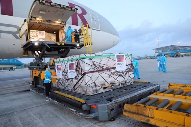 The US shipment of 2 million doses of the Moderna COVID-19 vaccine has arrived in Hanoi. (Photo: USAID)