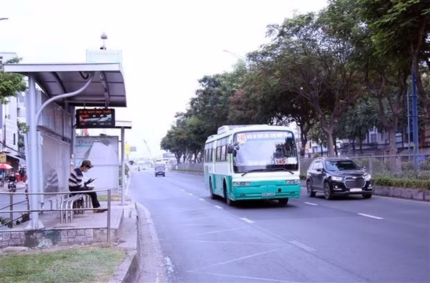 A bus stop on Truong Chinh street, Ho Chi Minh City (Photo: VNA)