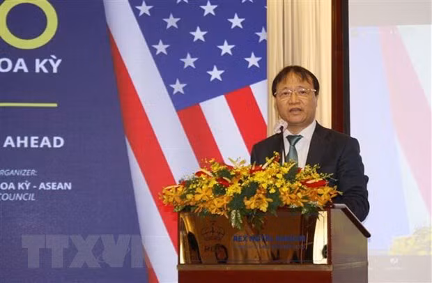 Deputy Minister of Industry and Trade Do Thang Hai speaks at the forum. (Photo: VNA)