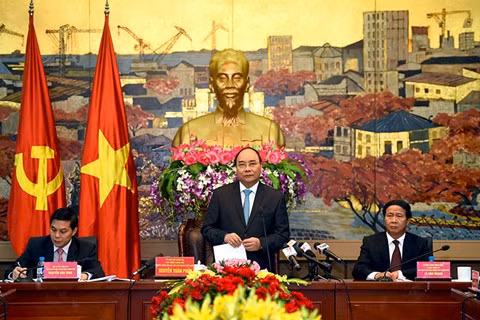 PM Nguyen Xuan Phuc (standing) at the working session with the local authorities of Hai Phong, September 19, 2016 - Photo: VGP PM Nguyen Xuan Phuc (standing) at the working session with the local authorities of Hai Phong, September 19, 2016 - Photo: VGP