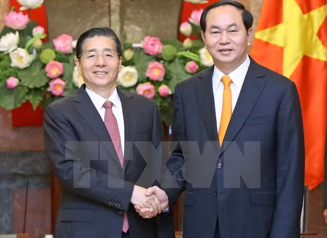 President Tran Dai Quang (R) and Chinese State Councilor and Minister of Public Security Guo Shengkun (Photo:VNA) President Tran Dai Quang (R) and Chinese State Councilor and Minister of Public Security Guo Shengkun (Photo:VNA)