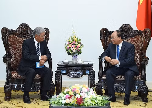 PM Nguyen Xuan Phuc receives World Health Organization's Regional Director for the Western Pacific Shin Young-soo, Ha Noi, September 20, 2016 - Photo: VGP/Quang Hieu