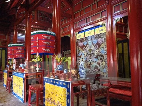 Altars inside Trieu Mieu. Photo: VNA