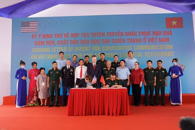 Signing a letter of intent to guide future cooperation and collaboration on joint war legacy communications.