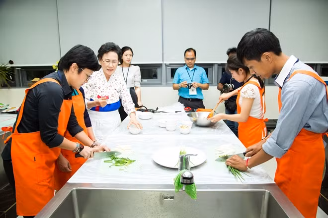 and learnt how to make kimchi by themselves.