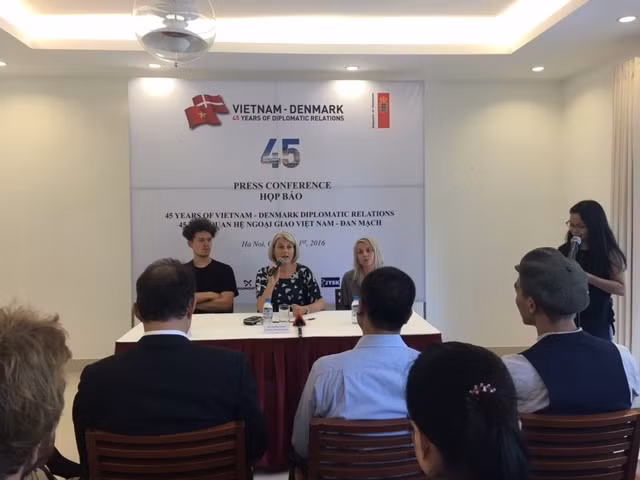 Ambassador of Denmark to Vietnam Charlotte Laursen (center) at the press release.