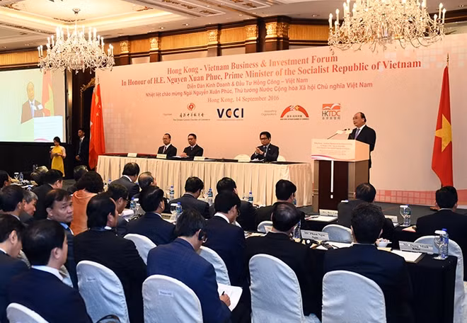 PM Nguyen Xuan Phuc attends the Hong Kong-Viet Nam Business and Investment Forum, Hong Kong, September 14, 2016 - Photo: VGP/Quang Hieu