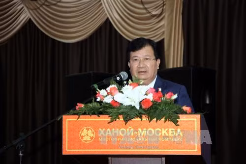 Deputy Prime Minister Trinh Dinh Dung addresses the forum. (Photo: VNA)