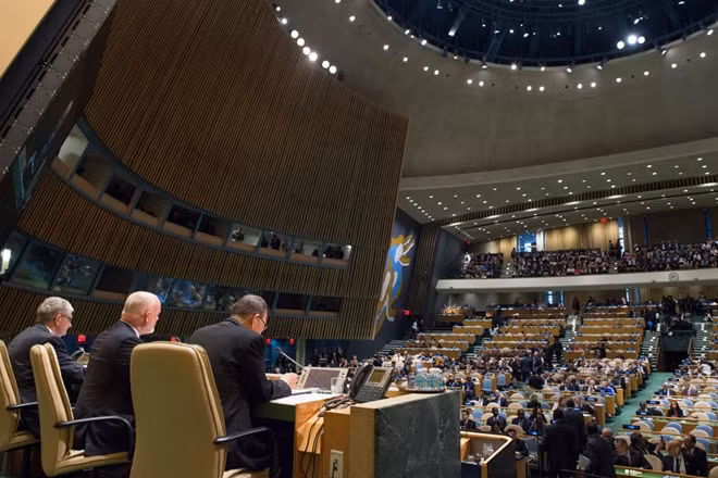 Opening of the High-level plenary meeting on addressing large movements of refugees and migrants. UN Photo