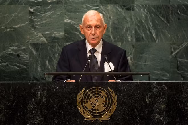 William Lacy Swing, Director-General of the International Organization for Migration, addresses the opening segment of the UN high-level summit on large movements of refugees and migrants. UN Photo