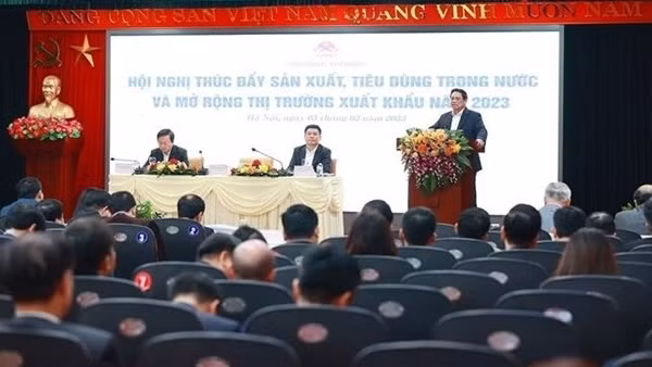 PM pledges to further support enterprises at Vietnam Business Forum 2023 ảnh 3