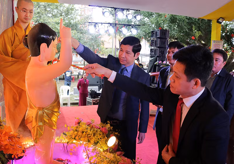 Festival of oldest pagoda in Vietnam's central region kicked off -1