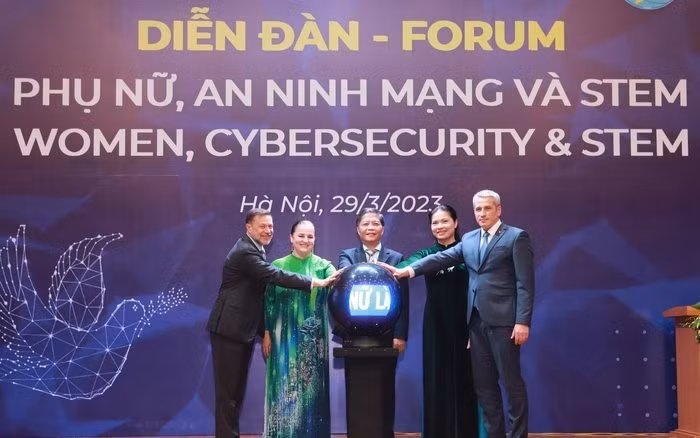 thuc-day-phu-nu-tham-gia-cac-linh-vuc-stem-va-hieu-biet-ve-an-ninh-mang-20230329133529.jpg -0