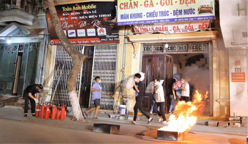 Rehearsal of fire fighting and rescue plans takes place in Vinh Phuc - 1