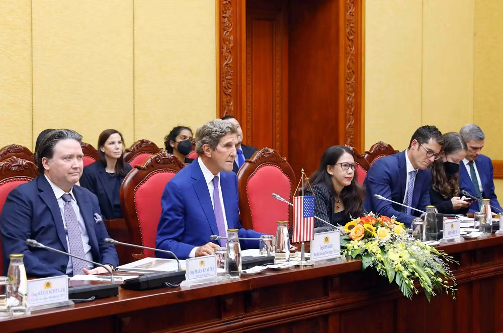 Minister To Lam receives US Presidential Envoy John Kerry -0