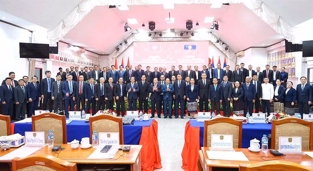 Vietnam assists Laos in building national population database -0