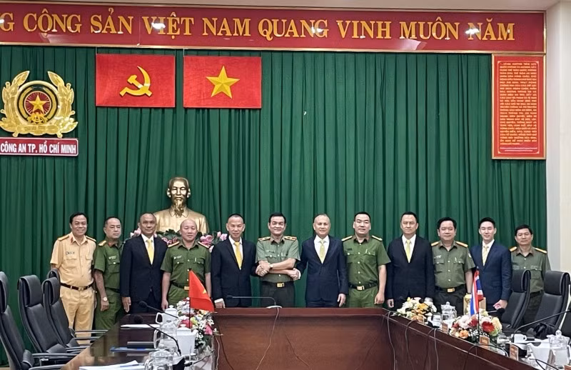 Royal Thai Police delegation visits HCMC Police Department -0
