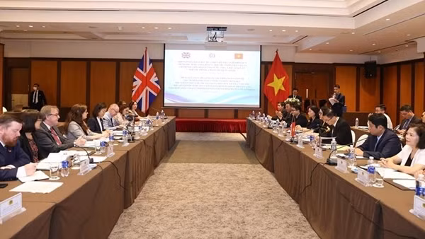 UKVFTA Trade Committee convenes 2nd meeting in Hanoi ảnh 2