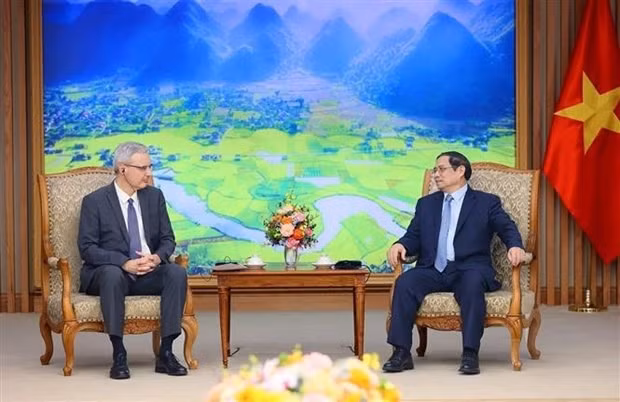 Vietnam always considers France a priority partner: PM -0