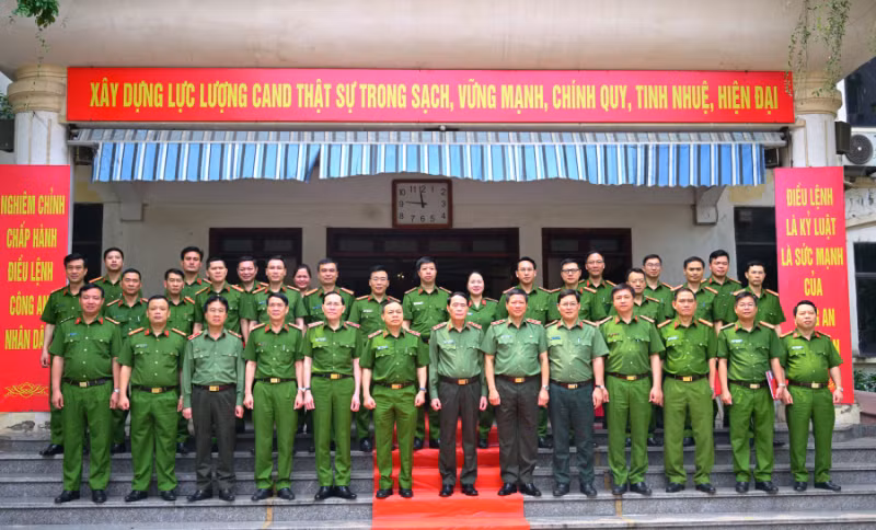 Deputy Minister Le Quoc Hung works with University of Fire Prevention and Fighting -0