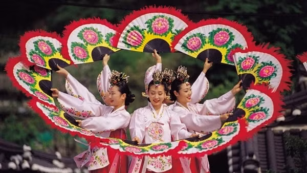 Vietnam, RoK sign MoU to strengthen tourism cooperation ảnh 2