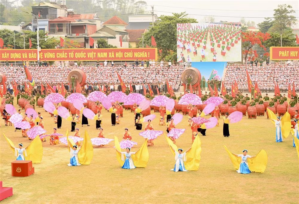 Drill to celebrate 70th Anniversary of the Dien Bien Phu Victory held -2