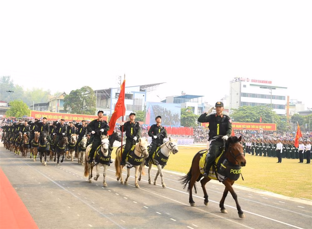 Drill to celebrate 70th Anniversary of the Dien Bien Phu Victory held -3